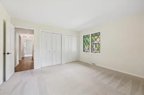 24 Briargate Circle Sugar Grove IL 60554