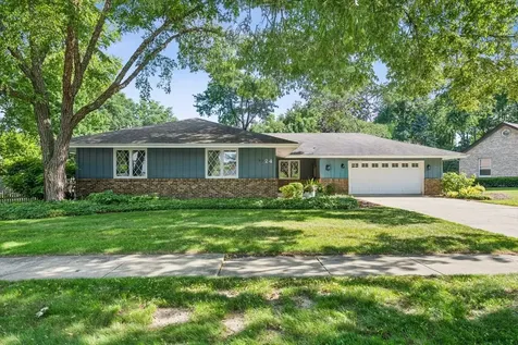 24 Briargate Circle Sugar Grove IL 60554