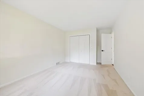24 Briargate Circle Sugar Grove IL 60554
