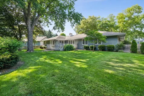 24 Briargate Circle Sugar Grove IL 60554