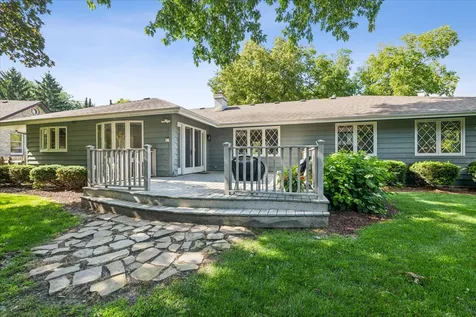 24 Briargate Circle Sugar Grove IL 60554