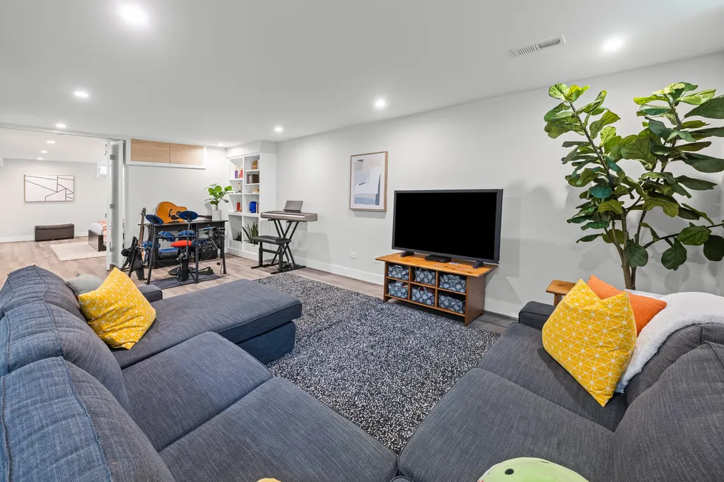 9338 Lowell Avenue Skokie IL 60076