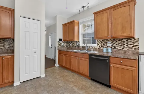 8218 Tremont Lane Joliet IL 60431