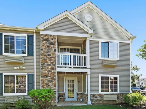 131 Silverstone Drive Carpentersville IL 60110