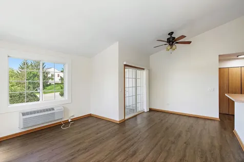 131 Silverstone Drive Carpentersville IL 60110