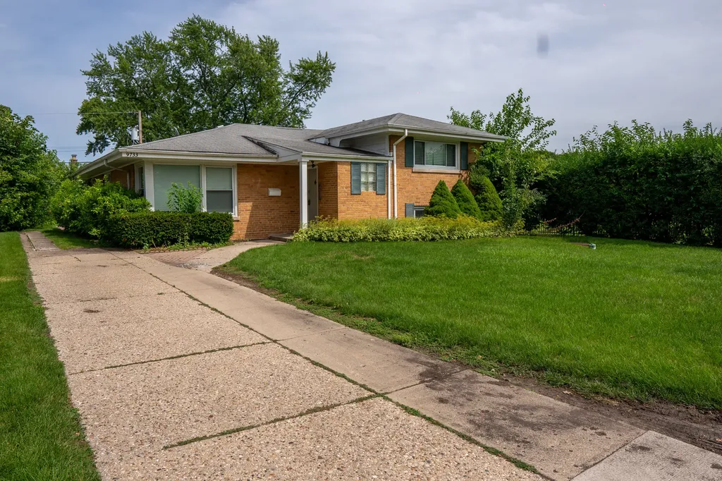9733 Karlov Avenue Skokie IL 60076