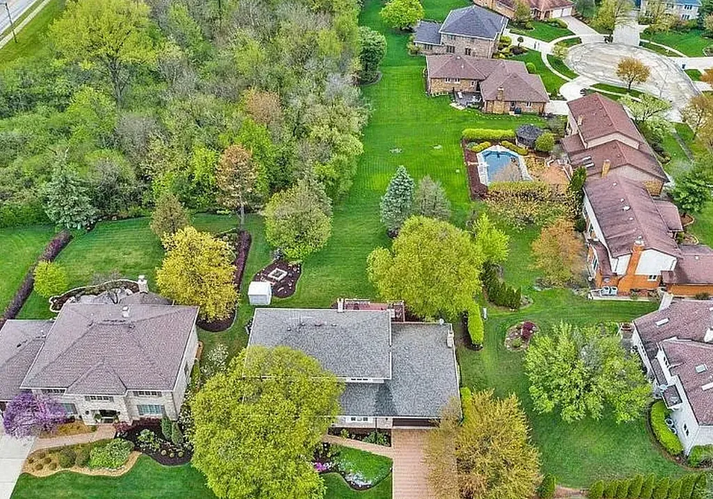 430 Waterford Drive Willowbrook IL 60527