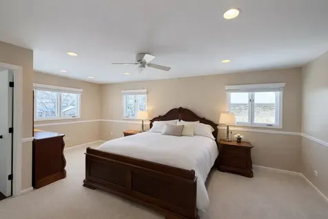430 Waterford Drive Willowbrook IL 60527
