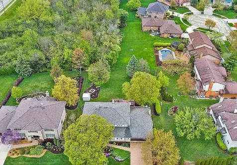 430 Waterford Drive Willowbrook IL 60527