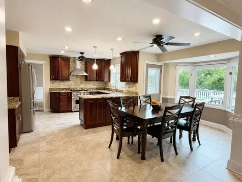 430 Waterford Drive Willowbrook IL 60527