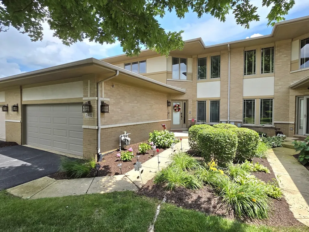 20432 Fallingwater Circle Frankfort IL 60423
