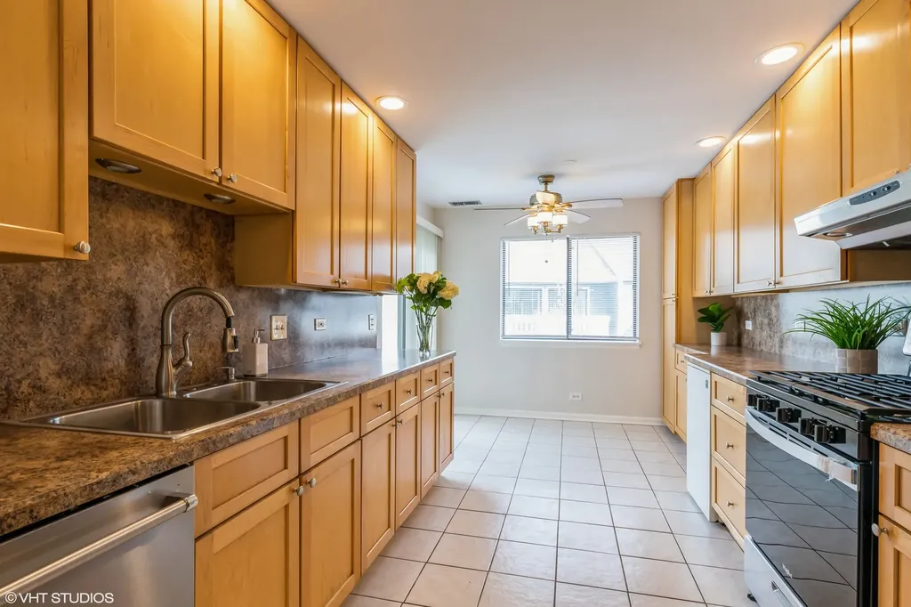 261 Driftwood Lane Schaumburg IL 60193