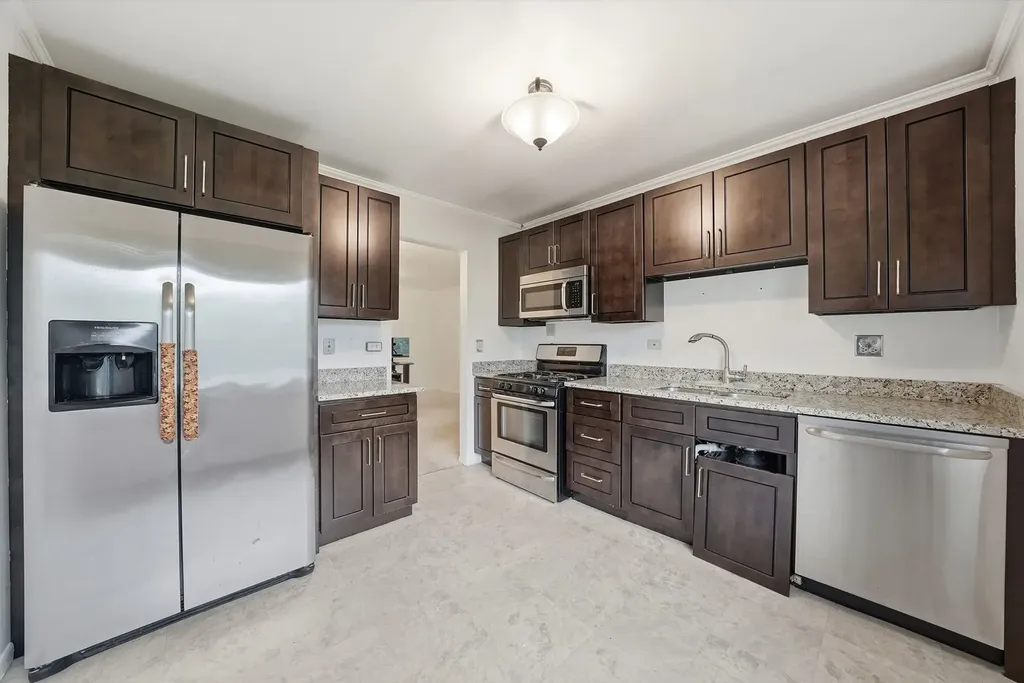 6224 Trinity Drive Lisle IL 60532