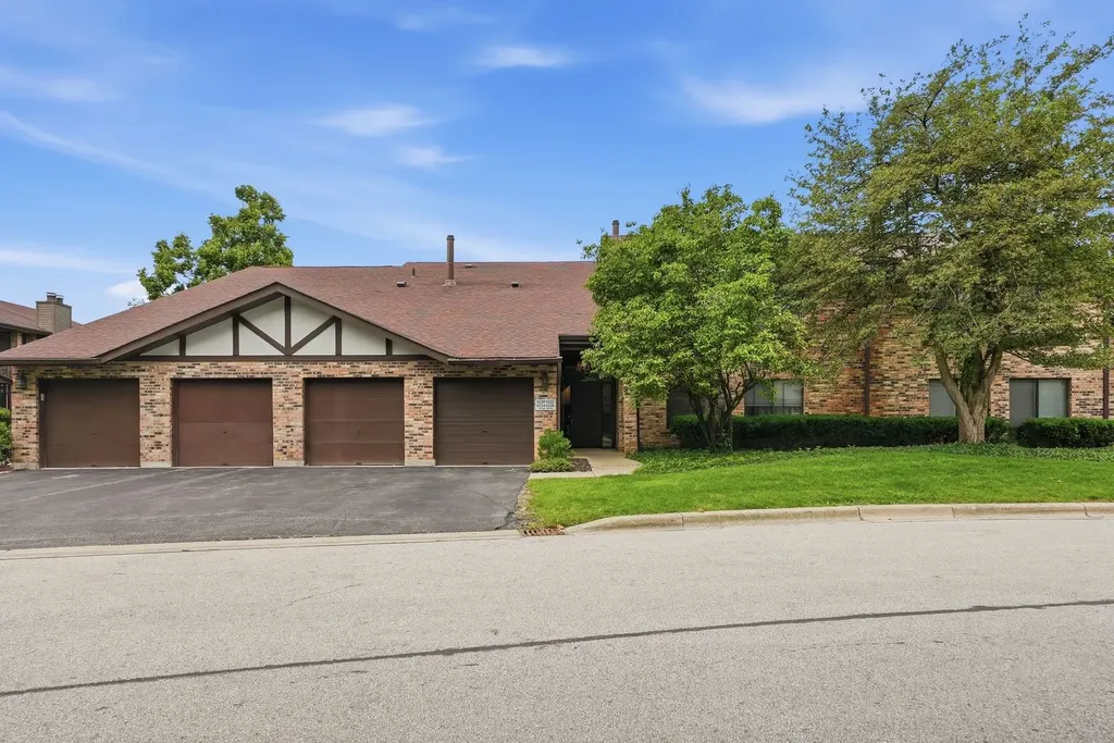 6224 Trinity Drive Lisle IL 60532