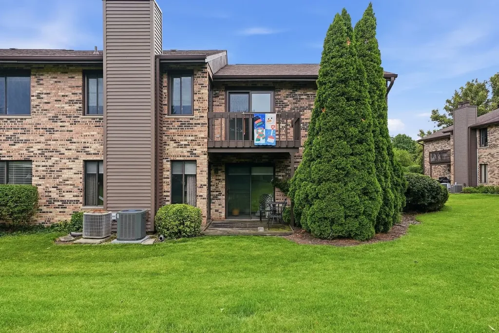 6224 Trinity Drive Lisle IL 60532