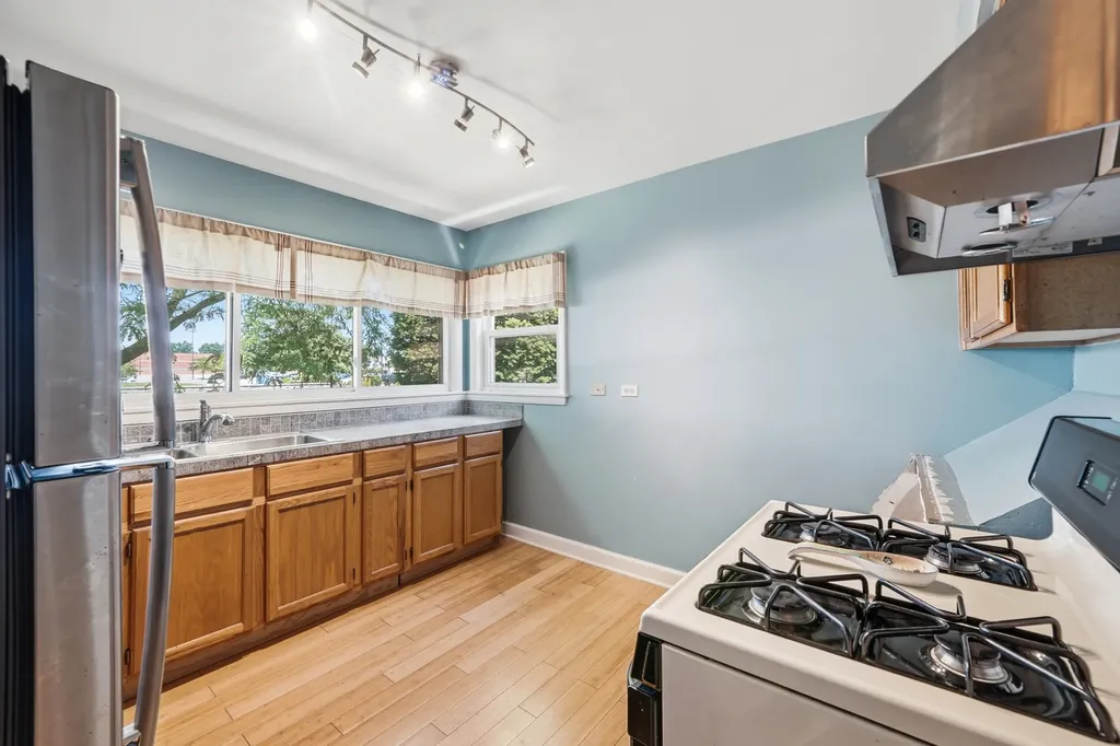 3123 West Howard Street Chicago IL 60645