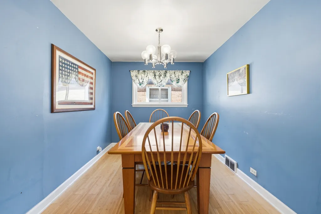 3123 West Howard Street Chicago IL 60645
