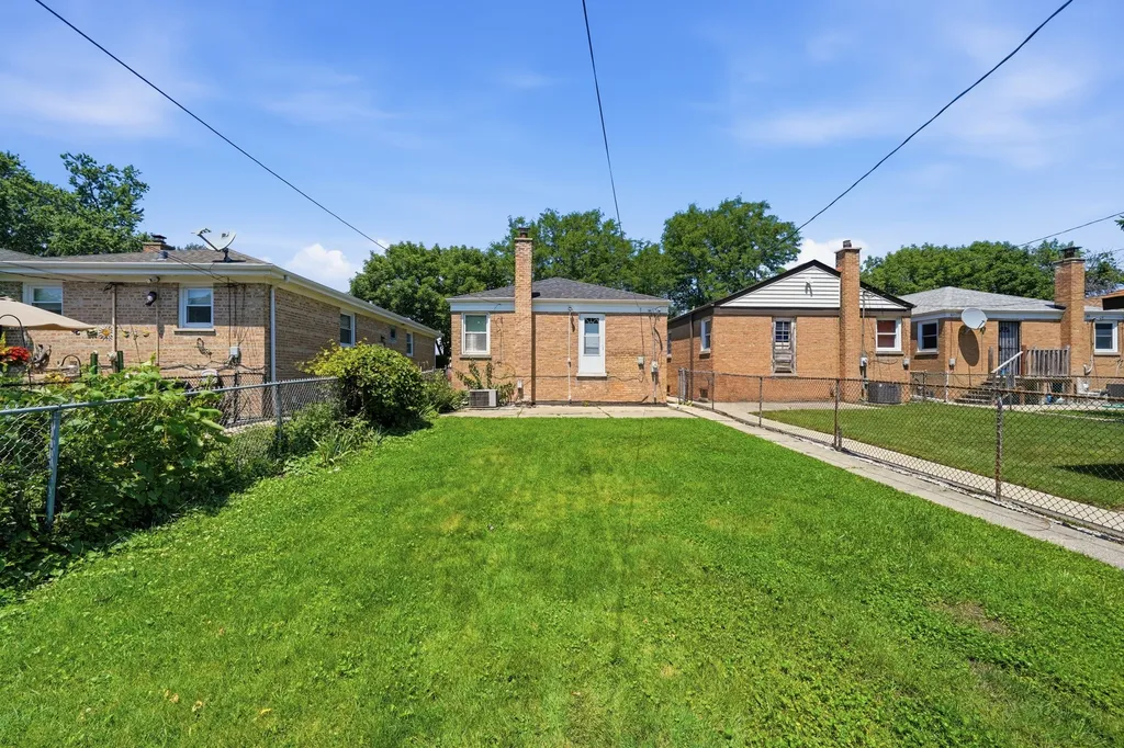 3123 West Howard Street Chicago IL 60645
