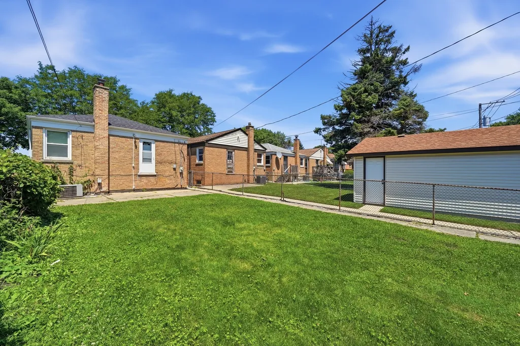 3123 West Howard Street Chicago IL 60645