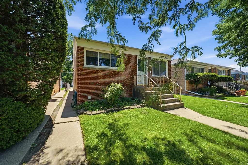 3123 West Howard Street Chicago IL 60645