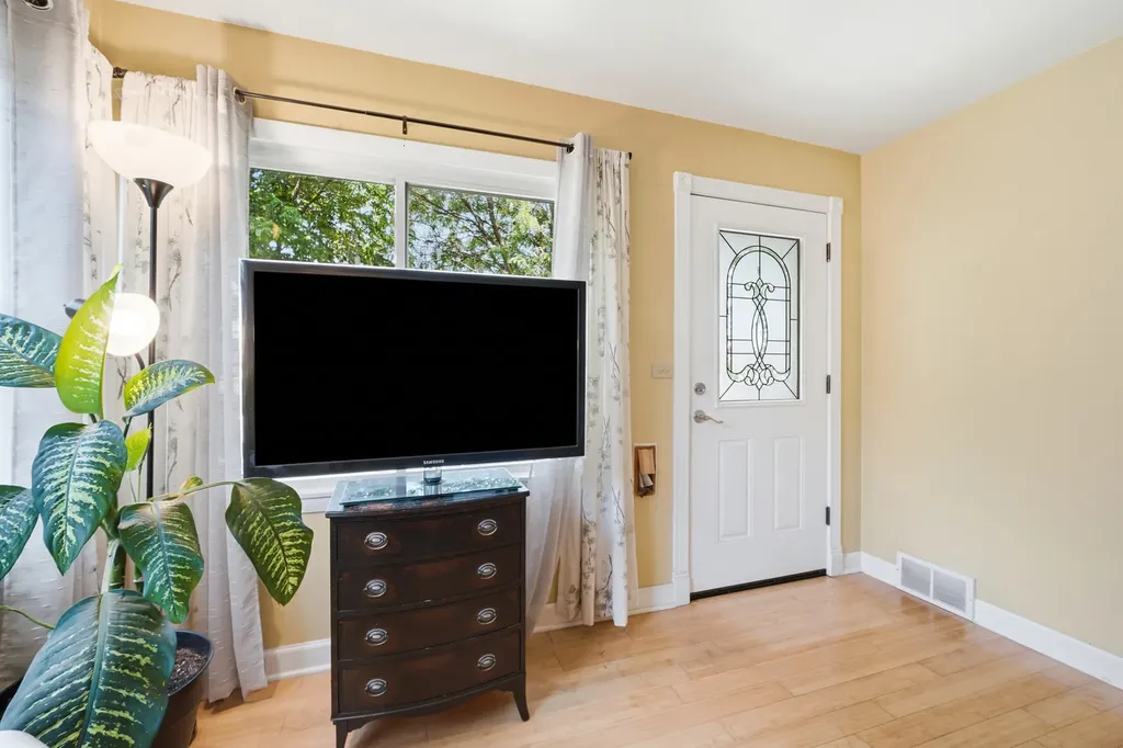 3123 West Howard Street Chicago IL 60645