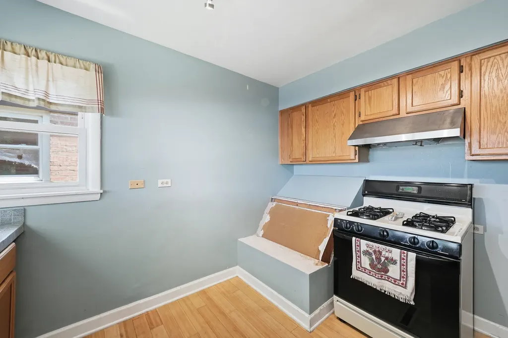 3123 West Howard Street Chicago IL 60645