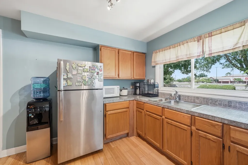 3123 West Howard Street Chicago IL 60645