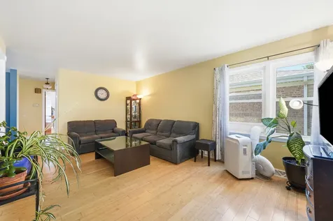 3123 West Howard Street Chicago IL 60645