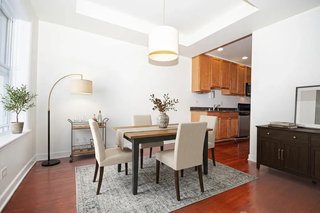 1348.5 West Estes Avenue Chicago IL 60626