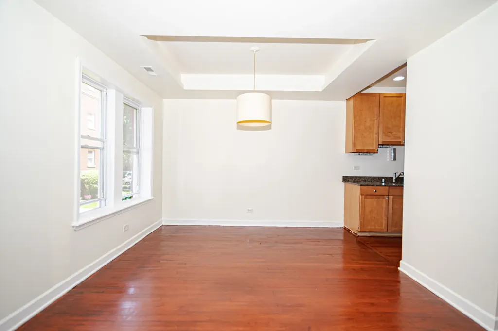 1348.5 West Estes Avenue Chicago IL 60626