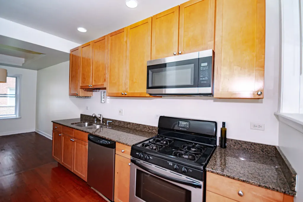 1348.5 West Estes Avenue Chicago IL 60626