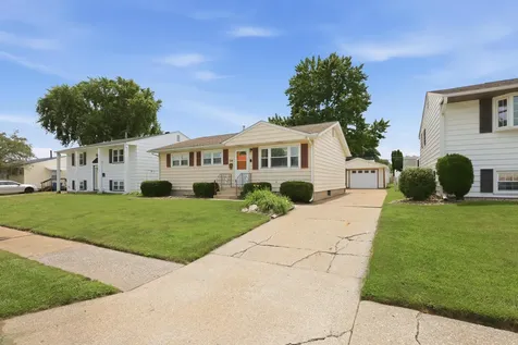 356 38TH Avenue East Moline IL 61244