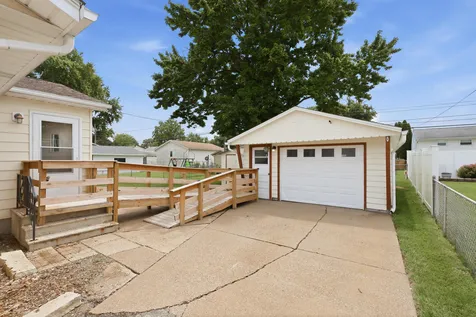356 38TH Avenue East Moline IL 61244