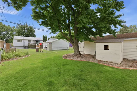 356 38TH Avenue East Moline IL 61244