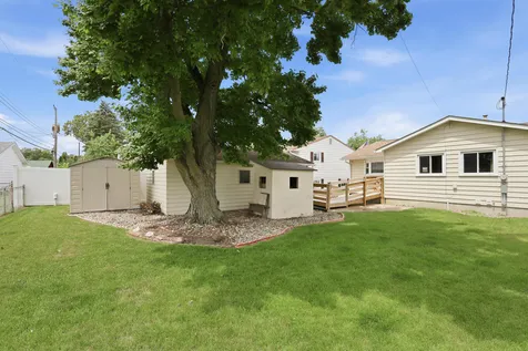 356 38TH Avenue East Moline IL 61244
