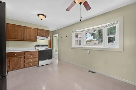 356 38TH Avenue East Moline IL 61244