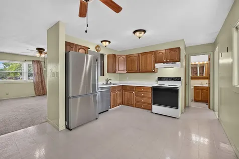 356 38TH Avenue East Moline IL 61244
