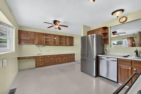356 38TH Avenue East Moline IL 61244