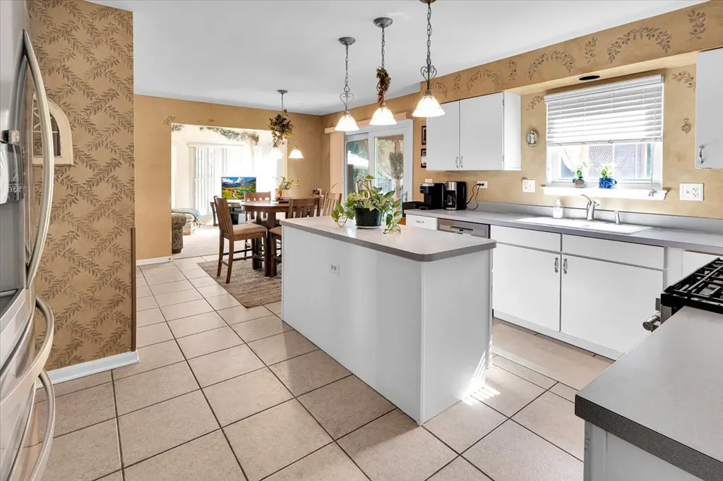 150 North Kingsway Drive Aurora IL 60506