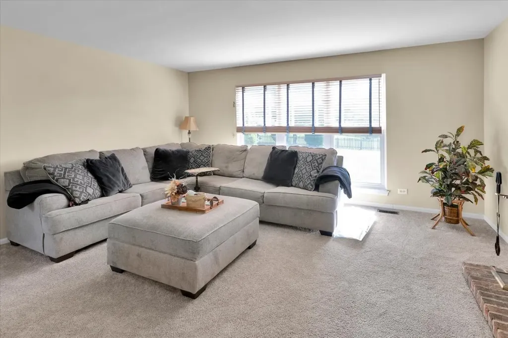 150 North Kingsway Drive Aurora IL 60506