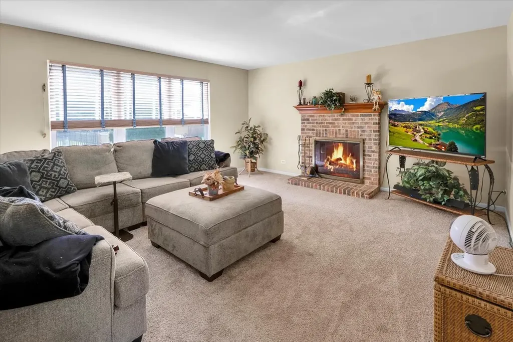 150 North Kingsway Drive Aurora IL 60506