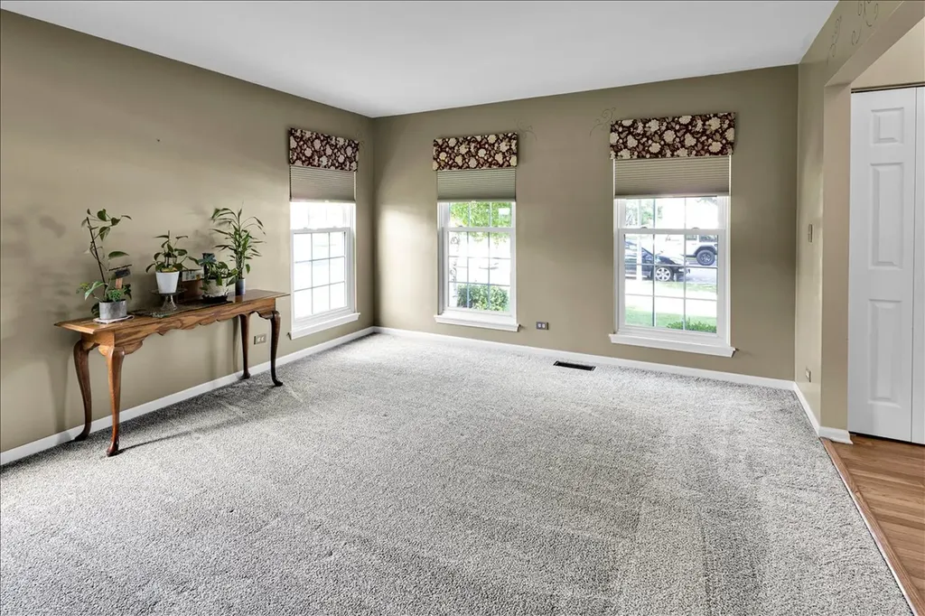 150 North Kingsway Drive Aurora IL 60506