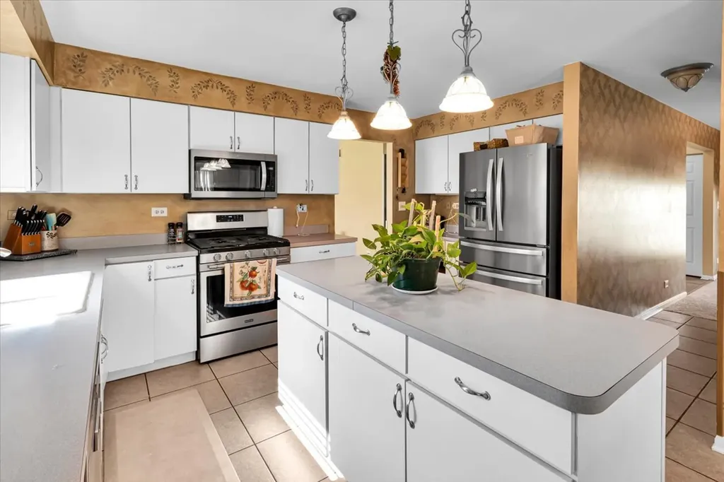150 North Kingsway Drive Aurora IL 60506
