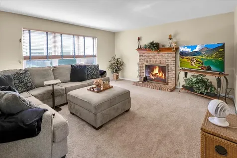 150 North Kingsway Drive Aurora IL 60506