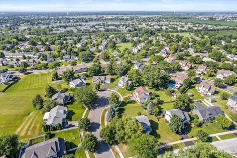 606 Berkshire Court Oswego IL 60543