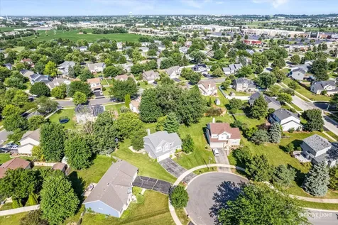 606 Berkshire Court Oswego IL 60543