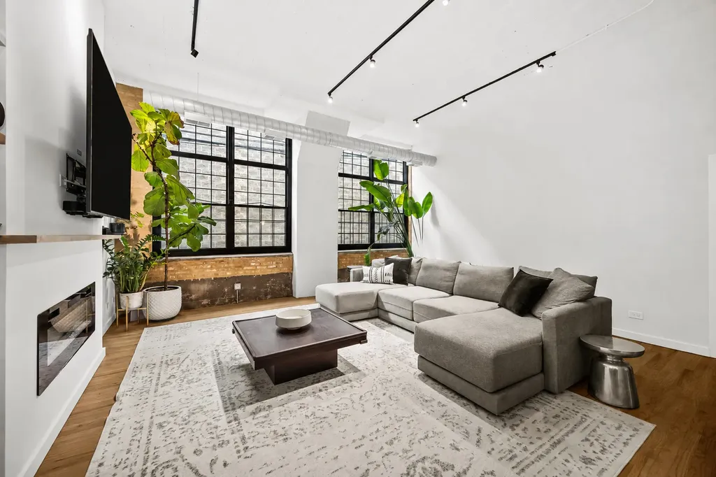 17 North Loomis Street Chicago IL 60607