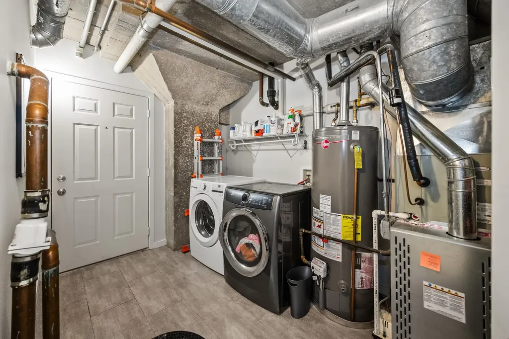 17 North Loomis Street Chicago IL 60607