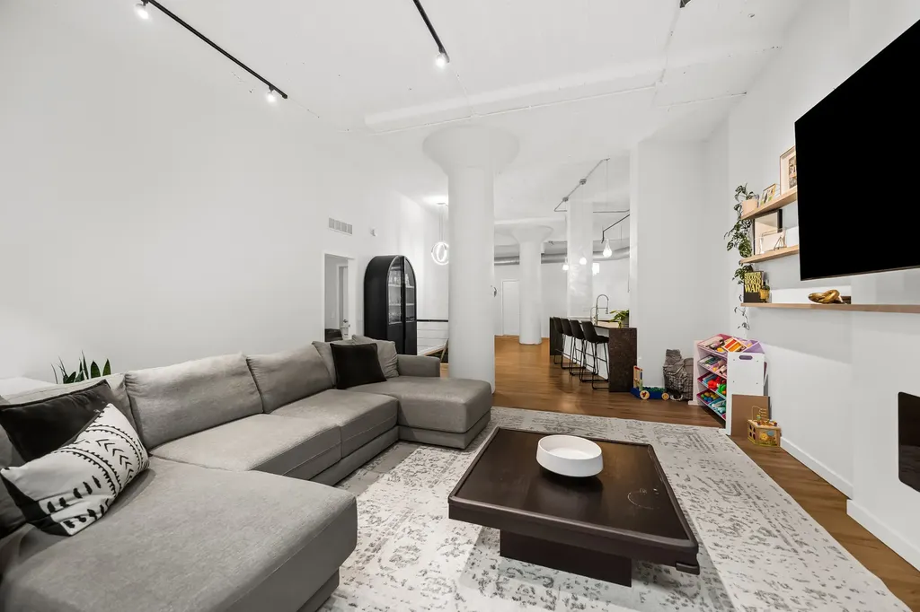 17 North Loomis Street Chicago IL 60607