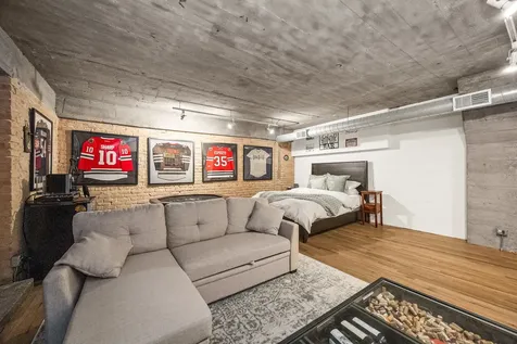 17 North Loomis Street Chicago IL 60607